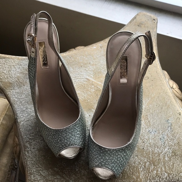 Women’s Peep Toe Platform Heel - Picture 2 of 4